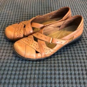 8 1/2 Leather Clark flats